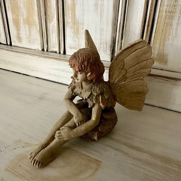THE SECRET GARDEN, FAIRY FIGURINE. DELICATELY SCULPTED & CAST IN A QUALITY RESIN - Picture 2 of 8